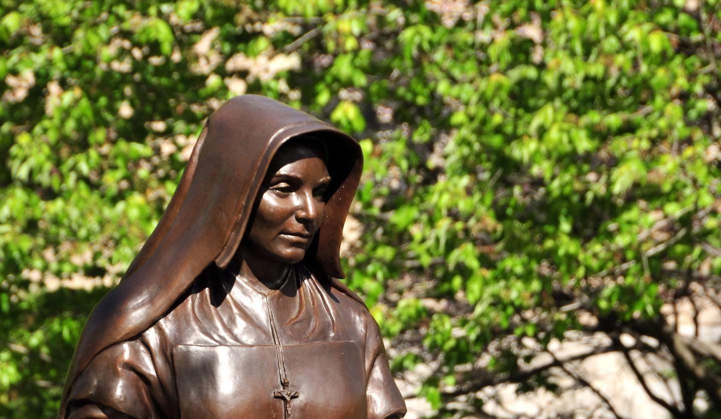 圣母西奥多·盖林的雕像.